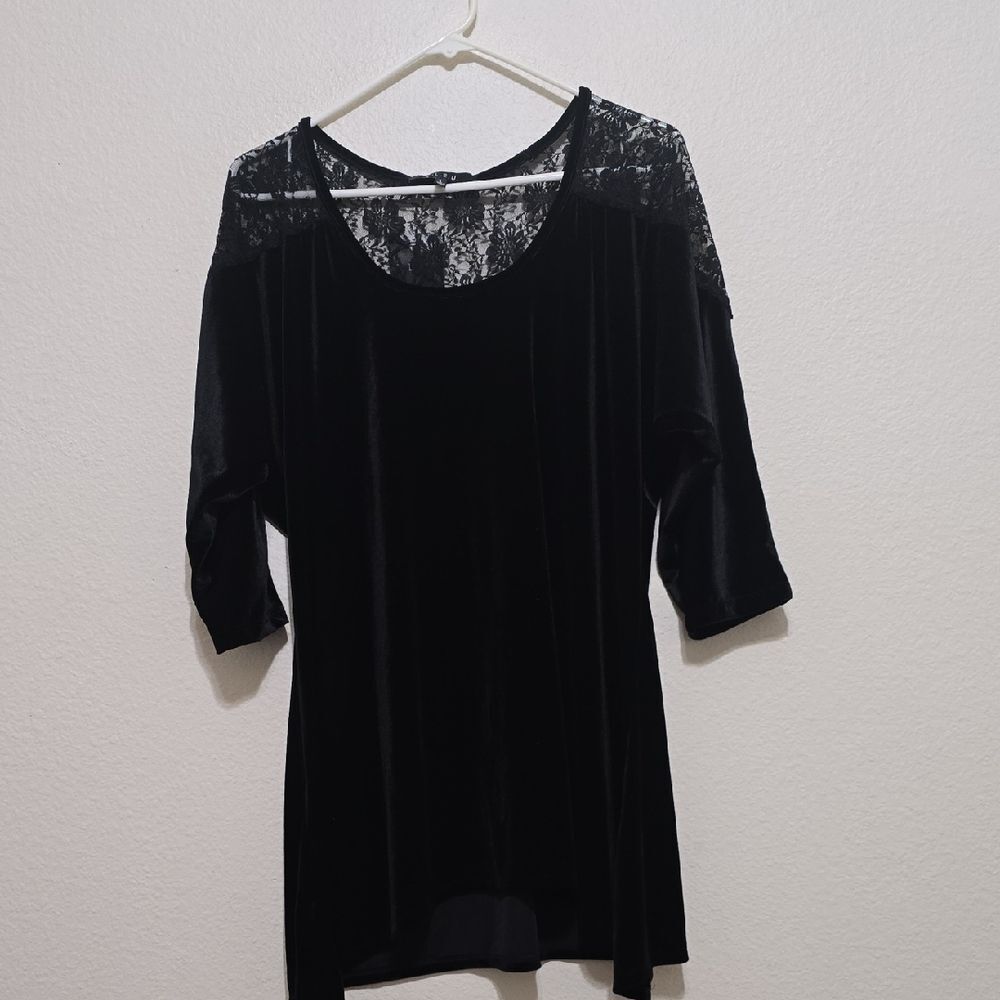 B.L.E.U. Black Lace Floral Velvet Top L
